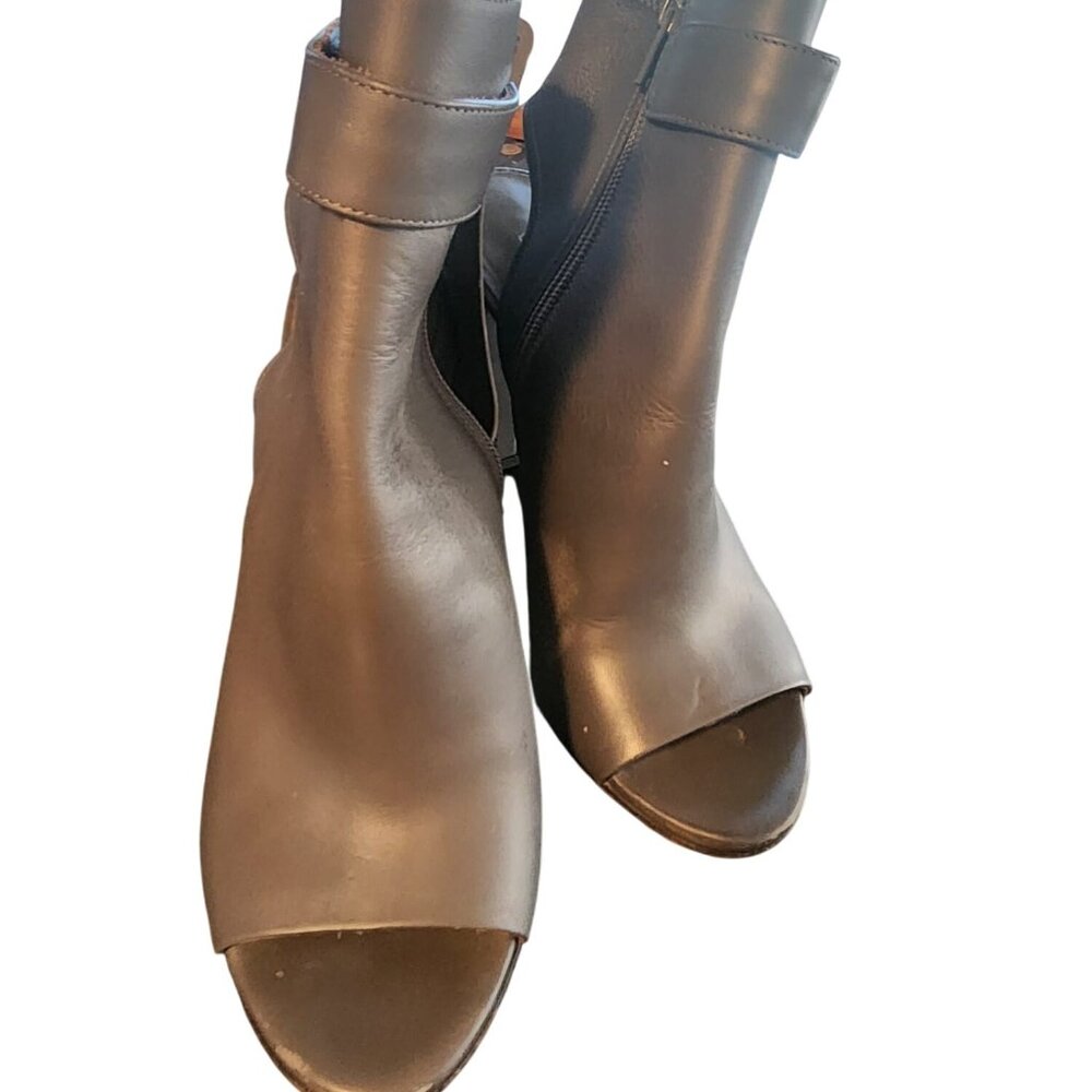 Vince Camuto Size 8.5 Pee Toe Slingback Open Heel Gray